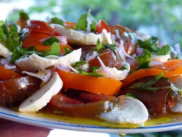 Salade tomates et mozzarella,